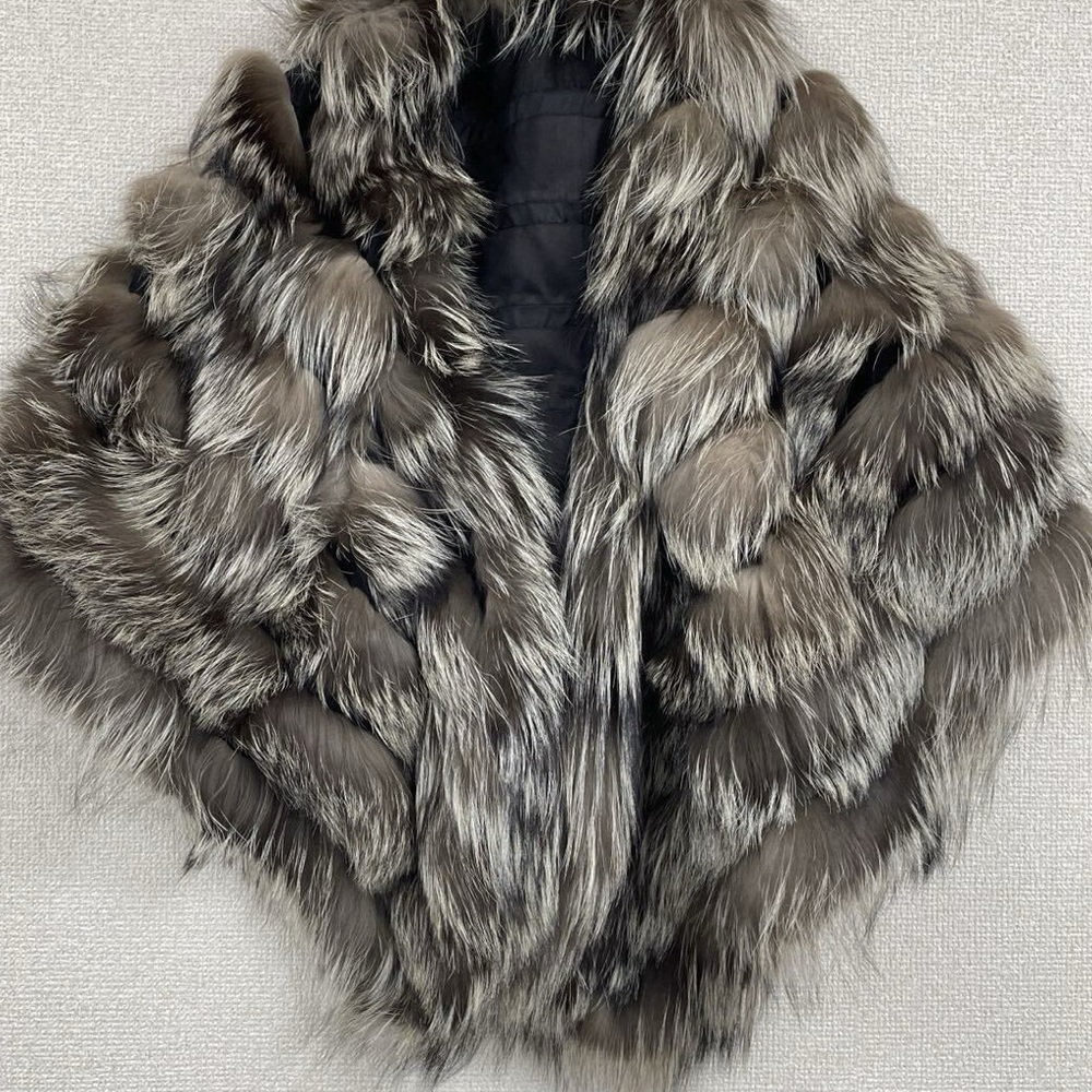 Giorgio Armani Fox fur shawl stole - Picture 7 of 7